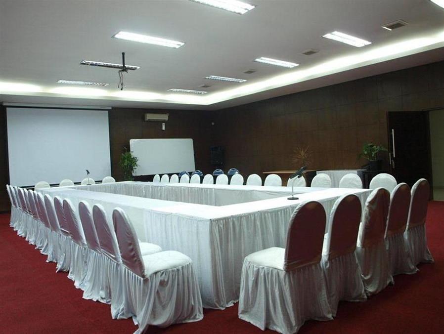 Cileunyi Jatinangor Hotel & Restaurant מראה חיצוני תמונה